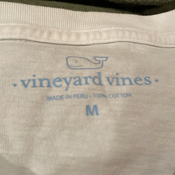 Vineyard Vines size Medium. Unisex. Great condition. - Picture 3 of 3